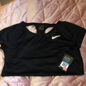 (BRAND NEW) Nike workout top